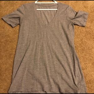 Lululemon love tee v neck size 6!